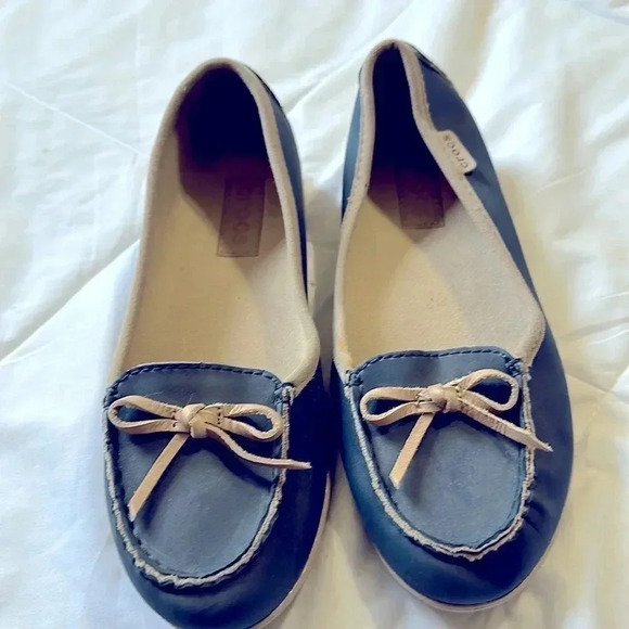 Crocs Moccasin Flat Slip‎ On Loafers Navy & Tan Womens Size 7 - Picture 1 of 8